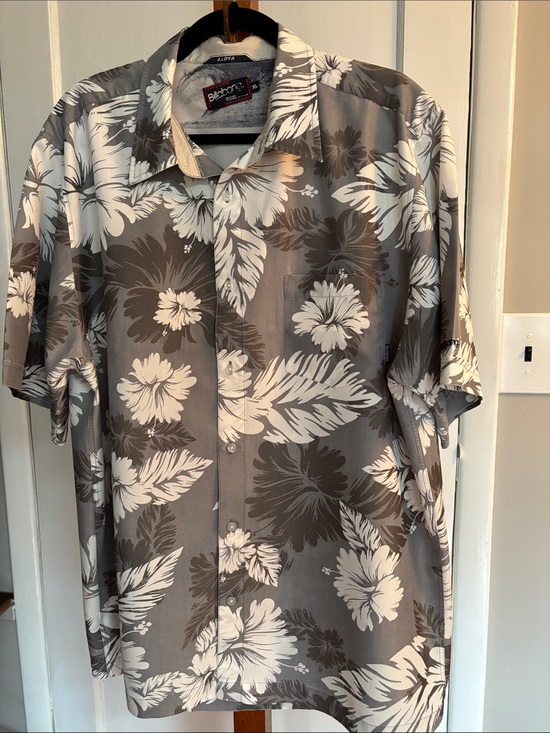Billabong Other - Men’s Billabong Hawaiian Shirt Gray/ White Floral Dramatic but understated. XL